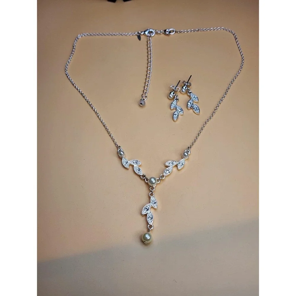 New SAQ Signed CZ Leaf Vine Silver Tone Necklace & Earring Set In Box FREE $HIP!